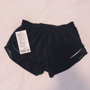 NWT Lululemon Hotty Hot LR Shorts Black 2.5” Size 6 Never worn!!